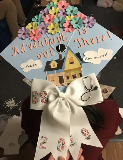 Stitch Graduation Cap Designs, Grad Hats Ideas, Dr Suess Graduation Cap Ideas, Graduation Cap Crown, Disney Cap Decoration Graduation, Stitch Cap Graduation, Up Graduation Cap, Snow White Graduation Cap, Graduation Cap Ideas Disney