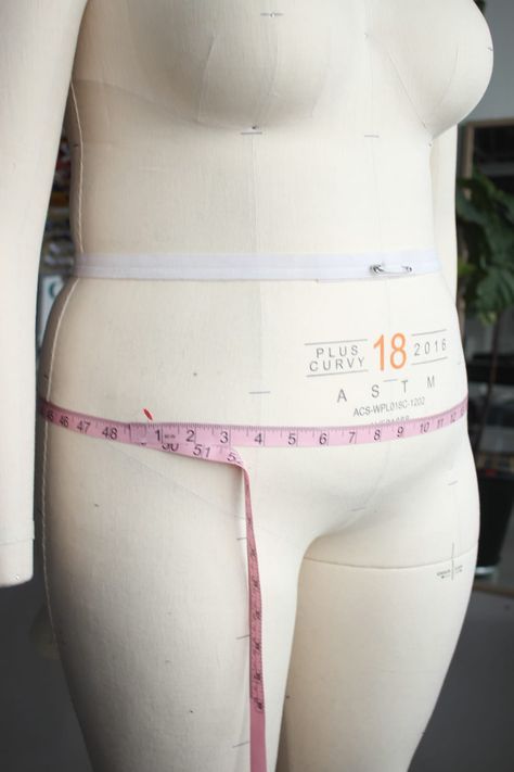 Learn the best way to take your bust, hip and waist measurement, in addition to lots of supplemental measurements that will help you make the best fitting garments! Jasika Blazer, Jeans Closet, Custom Dress Form, Closet Core Patterns, Ginger Jeans, Full Bust Adjustment, Pectoral Muscles, Fitting Jeans, Fitting Pants