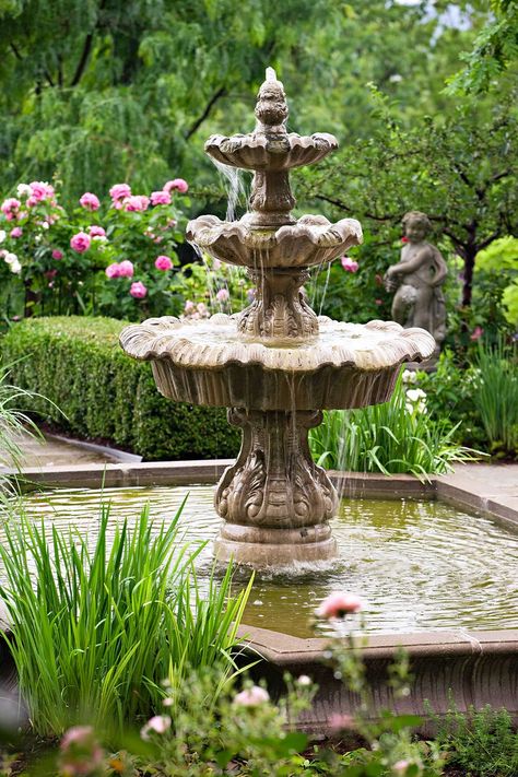 Backyard Water Fountains, Water Fountain Design, Taman Air, Garden Water Fountains, Fountains Backyard, Pond Water Features, Fountain Design, Water Features In The Garden, Garden Fountain