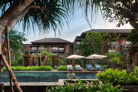 Apartment Courtyard, Tropical Exterior, Tropical Apartment, Tropical Arch, Building Typology, Terrace Apartment, Balinese Villa, Bali Architecture, Villa Designs