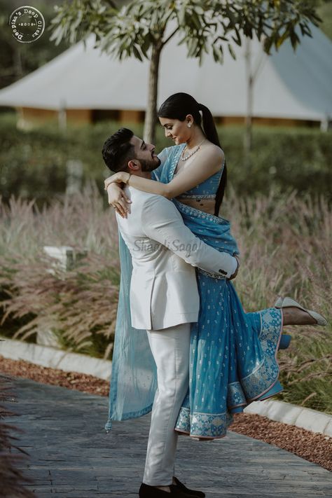 Pre Wedding Couple Poses, Couple Poses Beach, Sky Blue Lehenga, Indian Wedding Photography Couples, Engagement Photography Poses, Poses Beach, Pre Wedding Shoot Ideas, Pre Wedding Photoshoot Outdoor, Freezing Weather