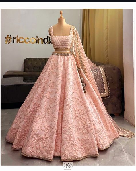 Indian Wedding Reception Outfits, Sabyasachi Lehenga Bridal, Latest Bridal Lehenga Designs, Indian Bridesmaid Dresses, Bridal Lehenga Designs, Simple Lehenga, Latest Bridal Lehenga, Trendy Outfits Indian, Lehenga Designs Simple