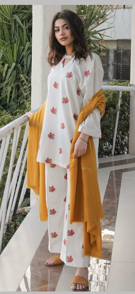 Shalwar Kameez Aesthetic, Simple Pakistani Dresses Casual, Simple Kurta, Simple Kurti, Kameez Designs, Pakistani Suit, Front Hair, Dress Book, Pakistani Fashion Casual