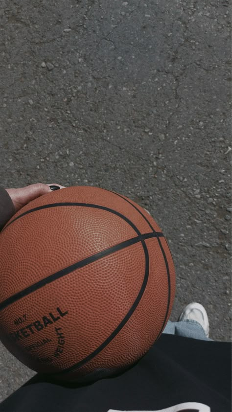 Basketball girl playing, wallpaper, wallpapers, basketball aesthetic 🏀 Woman Basketball Aesthetic, Basket Girl Aesthetic, Basketball Wallpaper Girl, Basketball Ball Aesthetic, Basketball Girl Wallpaper, Bola Basket Aesthetic, Basketball Girls Aesthetic, Aesthetic Basketball Pictures, Basketball Aesthetic Dark