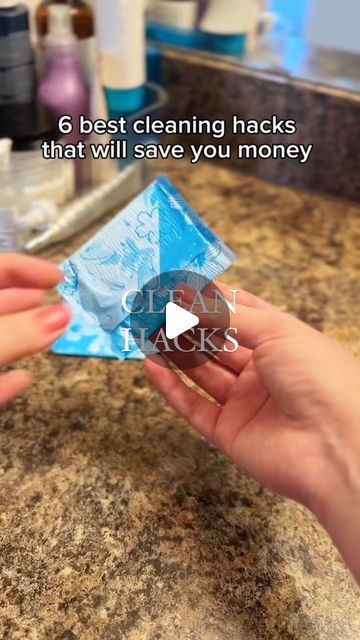 New House Cleaning Tips, Quick House Cleaning Tips, Diy Natural Cleaning Recipes, Life Saving Hacks, Cleaning Hacks Videos, Cleaning Tips For Home, Go Clean Co, House Cleaning Tips And Tricks, Quick Cleaning Tips