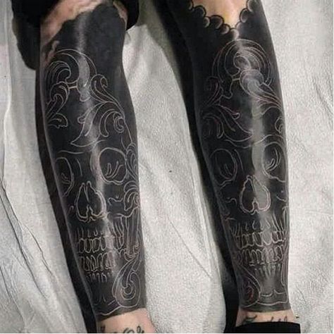 These Beautiful ‘Blackout’ Tattoos Are All The Rage Now. Dare To Wear One Of These Permanently? Black Out Tattoo, Black Sleeve Tattoo, People With Tattoos, Black Skull Tattoo, Black Tattoo Cover Up, Blackout Tattoo, Blackwork Tattoos, Leg Sleeve Tattoo, Tattoo Cover Up