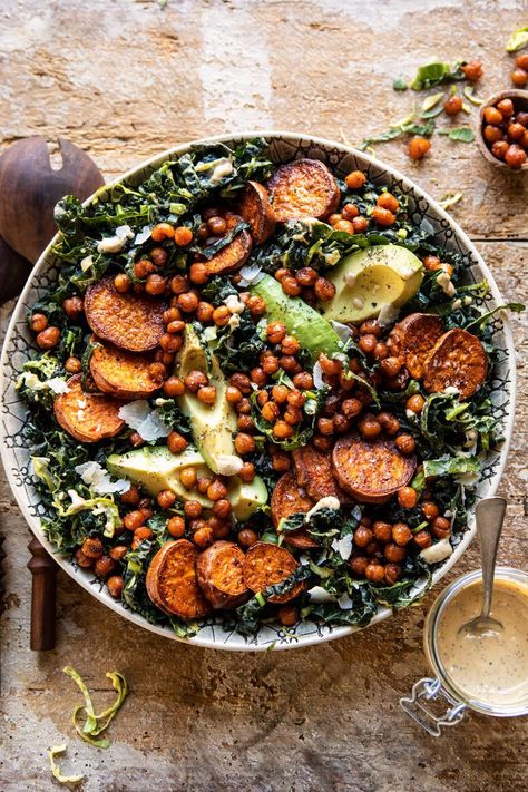 This Kale Caesar Salad with Sweet Potatoes and Crispy Chickpeas is not your average salad...the perfect wintry salad to kick-start clean eating in 2020! Spinach Salad With Sweet Potato, Salad With Crispy Chickpeas, Fall Caesar Salad, Kale Potato Salad, The Best Kale Salad, Kale Lunch Ideas, Crispy Kale Salad, Spinach And Kale Salad, Chickpeas For Salad