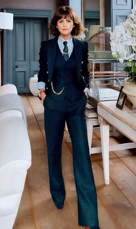 Womens Bespoke Suit, Women In A Suit Aesthetic, Waistcoat Winter Outfit Women, Formal Outfit Pants Women, Women’s Suit And Tie, Business Woman Suit Aesthetic, Great Gatsby Suit For Women, Suit Party Women, Brown Woman Suit