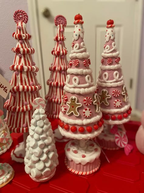 Xmas Tree Ideas, Gingerbread Decor, Gingerbread Crafts, Letters To Santa, Faux Food, Fake Bakes, Gingerbread Decorations, Candyland Christmas, Christmas Lovers