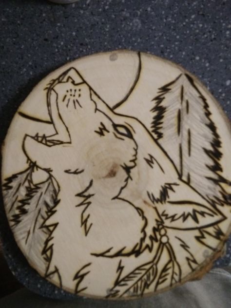 Celtic Wood Burning, Wood Burning Animals, Wolf Wood Burning, Wolf Pyrography, Bear Wood Burning, Wood Burning Ideas For Beginners Simple, Diy Wood Engraving, Burnt Timber, Beginner Wood Burning