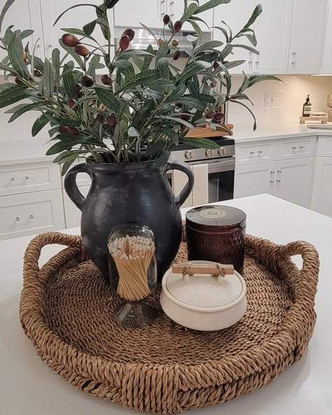 Wood Bowl Decorating Ideas, Dining Room Centerpiece Everyday, Round Kitchen Table Decor, Kitchen Island Decor Centerpieces, Dining Table Decor Centerpiece, Round Dining Table Decor, Table Tray Decor, Vancouver Apartment, Counter Ideas