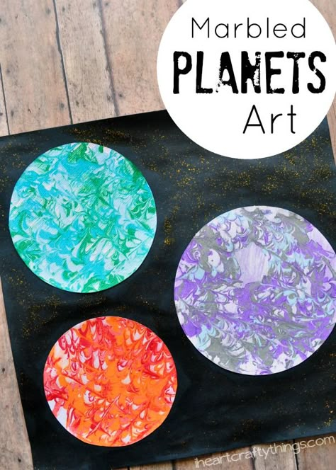 Learn about outer space and make this Preschool Space Craft for kids. Preschoolers will love using shaving cream to create this Marbled Planets Art. Outer Space Activities, Outer Space Crafts, Space Lessons, Space Activities For Kids, Space Preschool, Space Crafts For Kids, Space Week, Art Spatial, Space Unit