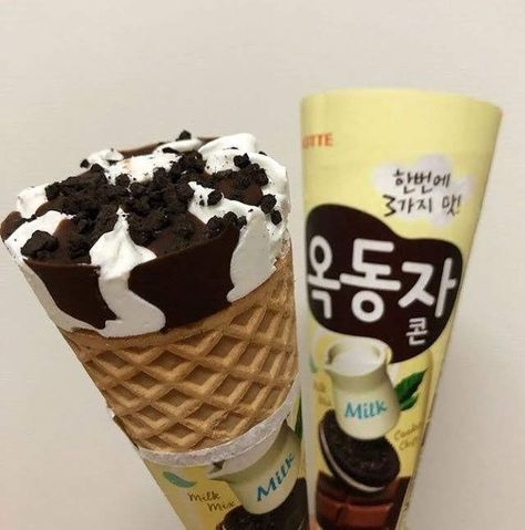 Korean Ice Cream, Korean Snacks, Asian Snacks, Japanese Snacks, Cute Desserts, Frappe, Food Obsession, Cafe Food, Korean Food