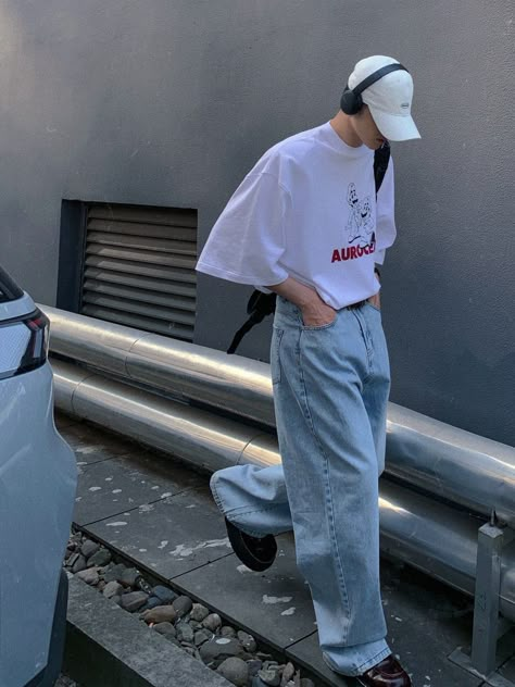 Korean Minimalist Outfit Men, White Cap Outfit, Soft Boy Fashion, Korean Street Fashion Mens, Cap Outfit Men, Baggy Jeans Outfits, Baggy Jeans Black, Korean Street Fashion Men, Baggy Jeans Outfit