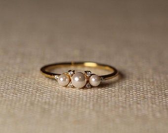 Hi everyone WelcomeCustomer Fine Jewelry from by shinystonelove Tiny Engagement Rings, Minimalist Promise Ring, Triangle Diamond Ring, Deco Rings, Rings Promise, Diamond Eternity Wedding Band, Rose Gold Diamond Ring Engagement, Wedding Diamond, Pearl Engagement Ring