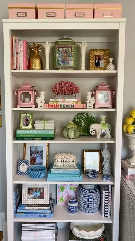 Grandmillenial Bookshelf Styling, How To Style Top Of Bookcase, Bookshelves Decorating Ideas Living Room, Bedroom Bookshelf Styling, Small Bookshelf Organization Ideas, Bookshelf Next To Desk, Shelf Decor Inspo Aesthetic, Styling Open Bookshelves, Billy Bookshelf Styling