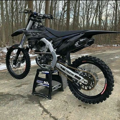 @drift_daze Custom Dirt Bike, Motocross Girls, Dirt Bike Gear, Motos Yamaha, Enduro Motocross, Motocross Love, Cool Dirt Bikes, Image Moto, Motorcross Bike