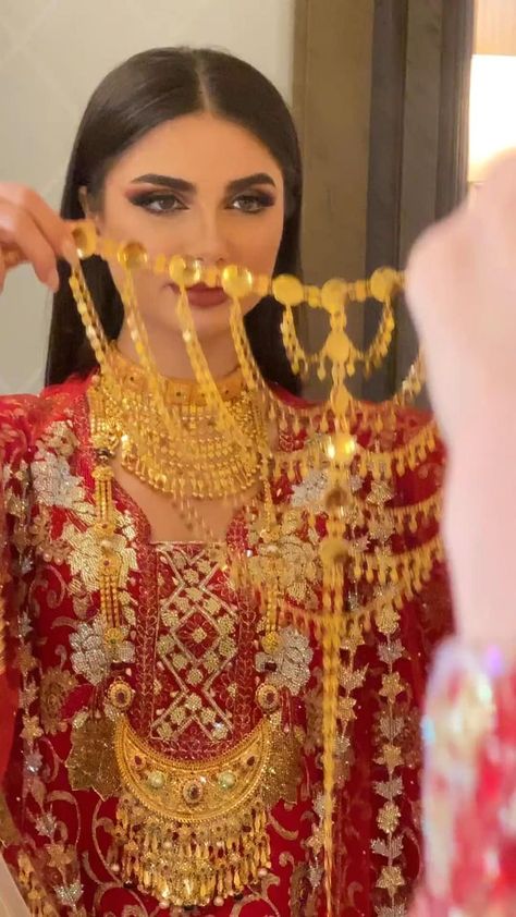 Henna Designs Wedding, Arab Bride, Arab Gold, Henna Day, Arabian Fashion, Arabian Wedding, Arabic Wedding Dresses, Arabic Wedding, Balochi Dress