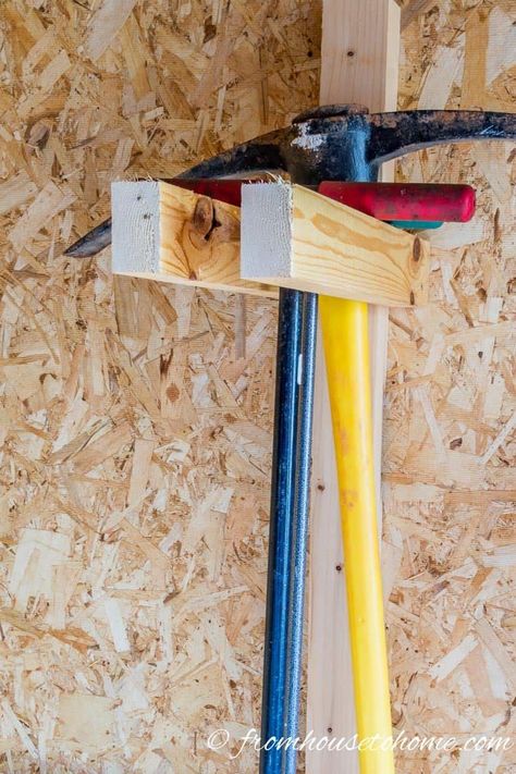 Hang garden tools on the shed wall using simple 2x4's. Click through to find more clever DIY garden tool storage ideas #fromhousetohome #gardentools #gardeningtips #storagetips #organizing #storageideas #backyardlandscaping Organizing Ideas Bathroom, Garden Tool Storage Ideas, Tool Storage Garage, Office Organization Desk, Tool Shed Organizing, Bathroom Organizing Ideas, Storage Ideas Organizing, Tool Storage Ideas, Home Craft Room