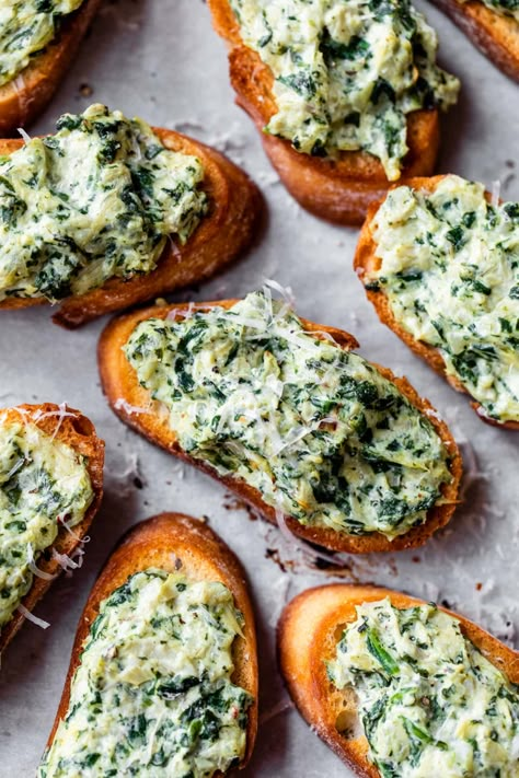 These Spinach-Artichoke Crostini are topped with a rich and creamy spread that is easy to assemble for a holiday appetizer! #crostini #appetizer #holidayappetizer #spinach #artichoke Artichoke Crostini, Spinach Artichoke Recipes, Party Pinwheels, Crostini Toppings, Crostini Appetizers, Crostini Recipes, Artichoke Recipes, Holiday Appetizer, Skinnytaste Recipes