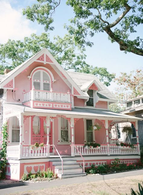 15 Most Stunning Pink Houses Town Inspiration, Bangunan Minecraft, Pink Cottage, Casa Vintage, Pink Things, Painted Ladies, Pink House, I Love Pink, Victorian Houses