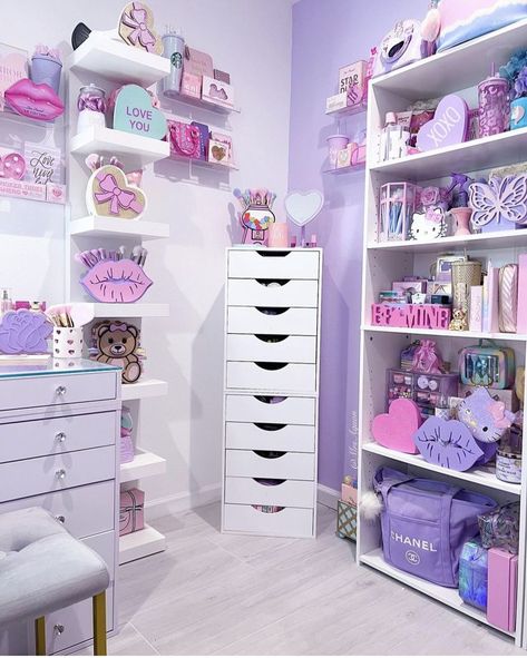 Girly Glam Room, Glam Rooms, Closet Room Ideas, Shelf Decor Bedroom, Girly Room Decor, Kids Bedroom Inspiration, Dream Apartment Decor, Glam Room, Girly Room