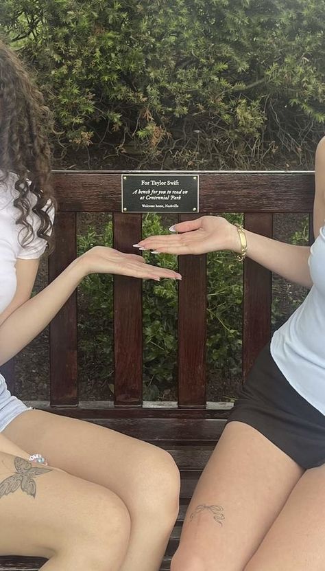 For Taylor Swift, a bench for you to read on at Centennial Park. Welcome home, Nashville 🏡 Nashville Tennessee Taylor Swift, Taylor Swift Nashville, Centennial Park Nashville, Taylor Swift Home, Taylor Swift At Home, Taylor Swift Reading, I Know Places Taylor Swift, Centennial Park, Nashville Trip