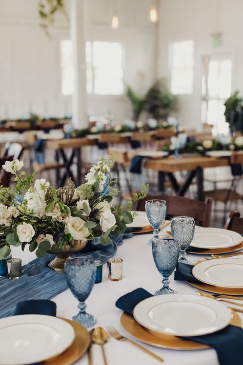 Navy Blue Wedding Theme, Blue Table Settings, Navy Blue And Gold Wedding, White Reception, Dark Blue Wedding, Blue Gold Wedding, Navy Blue Bridesmaids, Gown Blue, Navy Blue Bridesmaid Dresses