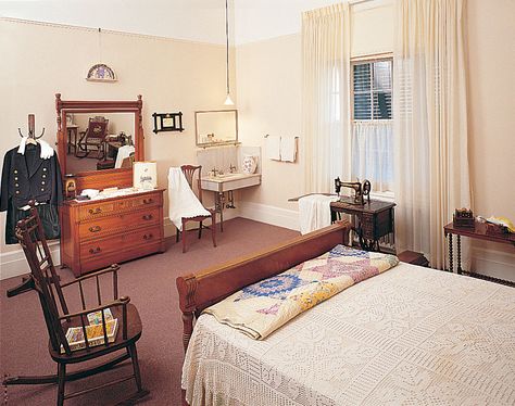 Servants Room - A regular staff of servants accompanied the Flaglers to their Palm Beach winter estate each year. Many of these servants lived on the second floor west wing, which housed thirteen separate servants' bedrooms. A portion of these rooms now serves as space for temporary exhibits focusing on topics related to Henry Flagler and America's Gilded Age. Henry Morrison Flagler Museum (Palm Beach, Florida) Servant Room Ideas, Servant Quarters, Bedrooms Vintage, Servant Room, Servants Quarters, Flagler Museum, England House, Beach Winter, Estate Interior