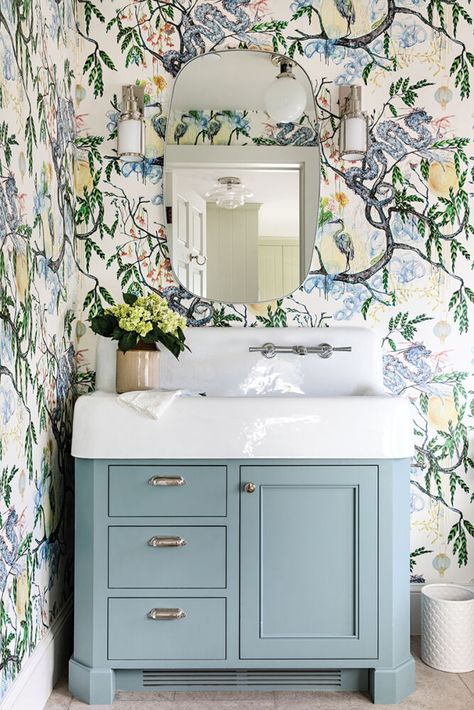 A bathroom wrapped in Ferrick Mason wall coverings in the pattern Good Fortune feels both elegant and playful. Fromental Wallpaper, Half Bath Wallpaper, Bath Wallpaper, Wallpaper Powder Room, Wallpaper For Ipad Aesthetic, Powder Room Wallpaper, Trending Paint Colors, Powder Room Decor, Pool Bathroom