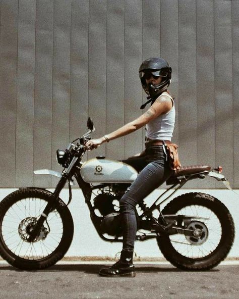 Nine T Bmw, Motos Vintage, Racer Motorcycle, Cafe Racer Girl, Cafe Racer Build, Scrambler Motorcycle, Cars Vintage, Cafe Racer Motorcycle, Custom Bike