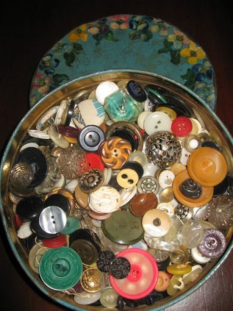 Playing with my tin of buttons - my grandmother was a seamstress, so it was hers really! I've still got her 1940's Singer sewing machine and table with the cast iron treadle. Crafts Illustration, Nostalgia 70s, Super Hero Shirts, Compression Shirts, Childhood Memories 70s, Sindy Doll, Cookie Tins, Happy Things, Vintage Memory