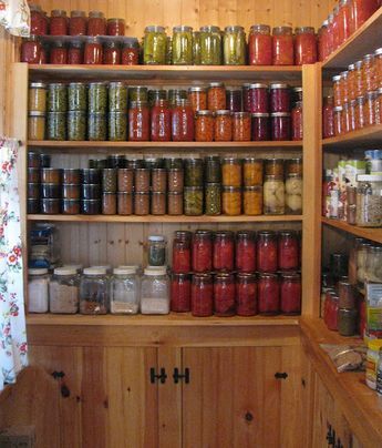 Canning Pantry, Canning Storage, Root Cellars, Food Storage Rooms, Diy Pantry Organization, Preppers Pantry, Dream Pantry, Pantry Inspiration, Canning Kitchen