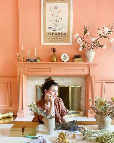 KATE ARENDS | W&D on Instagram: “I fell asleep listening to the podcast Let's Argue About Plants last night (which I totally recommend for nubies and nerdy gardeners). Now…” White Cloud Minnow, Peach Rooms, Kate Arends, Hello Wallpaper, Wit And Delight, New Things To Try, Floral Arranging, Fashion Goals, Maximalist Decor