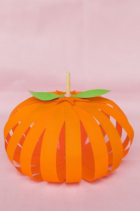 This 3D pumpkin is made from paper strips! It's a fun and quick pumpkin craft for kids and adults that makes fabulous fall decor. Pumpkin Crafts Kids, Pumpkin Craft For Kids, Paper Pumpkin Craft, 3d Pumpkin, Pumpkin Craft, Fun Fall Crafts, Fall Arts And Crafts, Fun Pumpkins, Pumpkin Art