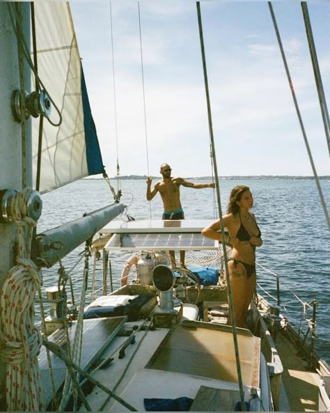 Sail Boat Aesthetic, Sailor Aesthetic, Sailing Aesthetic, Freetime Activities, Sailboat Living, Sail Life, Living On A Boat, Boat Pics, Lake Pictures With Friends