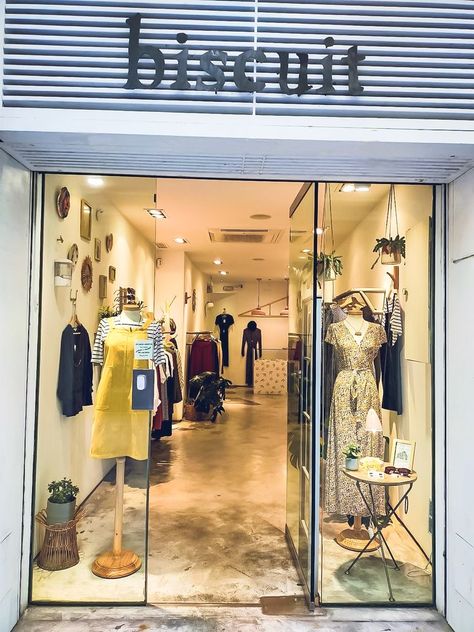 Small Boutique Interior Design Indian, Boutique Interior Design Indian, Chamba Rumal, Small Clothing Store Interior, Boutique Pictures, Clothing Store Interior Design, Small Boutique Interior Design, Clothes Rack Design, Small Shop Design