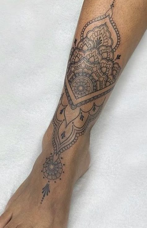 Tattoos For Black Skin Women, Tattoos For Women Thigh, Women Foot Tattoos, Mandala Foot Tattoo, Mandala Tattoo Leg, Tattoo Bein Frau, Bum Tattoo Women, Ankle Foot Tattoo, Mandela Tattoo