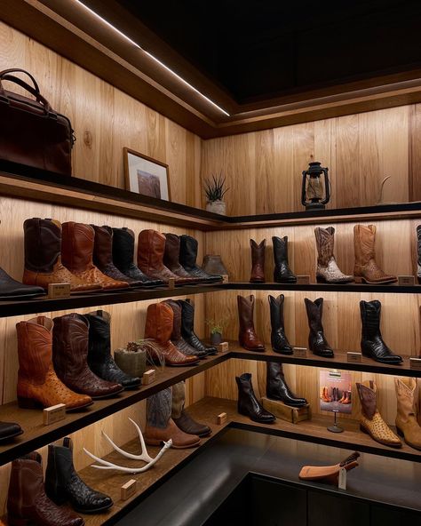 Western boot store in Charleston Boutique Floor Plan Store Layout, Western Retail Display Ideas, Western Boutique Store Display Ideas, Boot Display Retail, Rustic Boutique Ideas, Cowboy Boot Closet, Boutique Floor Plan, Western Retail Store Design, Boot Display