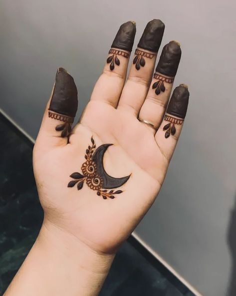 Mandi Design For Eid, Small Henna Tattoo Ideas Finger, Small Finger Henna Designs, Unique Henna Back Hand, Small Leg Henna Designs, Back Hand Small Mehndi Designs, Simple Small Mehendi, Mehndi Designs For Fingers Aesthetic, Small Back Hand Mehndi Designs Stylish