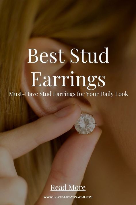 A close up of a woman's ear and she is wearing a Diamond stud earring and holding it between her fingers. Everyday Stud Earrings, Trendy Stud Earrings, Everyday Earrings Studs, Trendy Bar, Bar Stud Earrings, Bar Studs, Unusual Jewelry, Classy Jewelry, Stud Earrings For Women