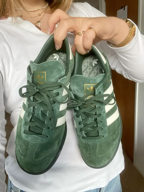 Adidas Aesthetic, Adidas Hamburg, Gazelle Adidas, Samba Adidas, Green Adidas, Hair Silky, Basket Vintage, Shoe Wishlist, Funky Shoes