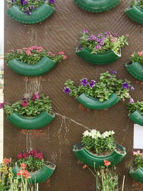 Planter Painting, Tire Garden, Tire Planters, Upcycle Garden, Eco Friendly Garden, Garden Decor Projects, Easy Landscaping, Old Tires, Upcycle Decor