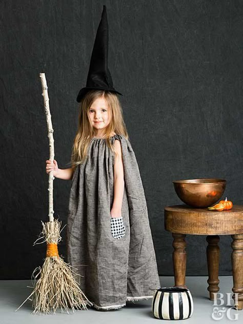 Kids Witch Costume, Diy Fantasia, Easy Halloween Costumes Kids, Make Up Diy, Costume Carnaval, Witch Diy, Witch Halloween Costume, Diy Halloween Decor, Witch Costume