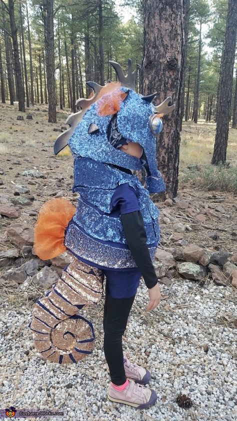 Sealife Costumes Diy, Eel Costume Diy, Sea Animal Costumes Diy, Under The Sea Couples Costume, Ocean Animal Costumes, Diy Ocean Costume, Diy Seahorse Costume, Under Sea Costume, Pufferfish Costume