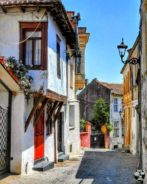 Ancient Buildings Architecture, Architecture Photography Buildings, Perspective Drawing Architecture, Village Photos, Perspective Photography, Old Street, Urban Sketching, Watercolor Inspiration, Architectural Inspiration