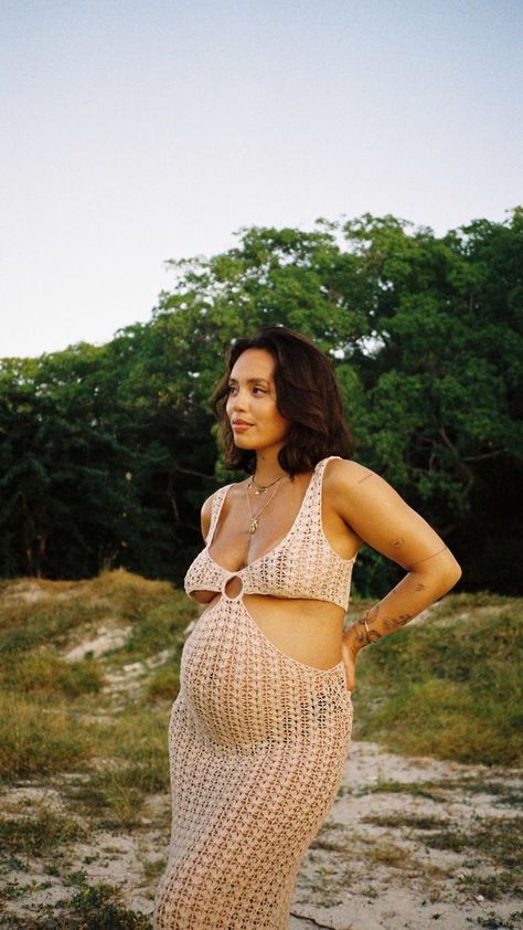 Crochet Dress Maternity Shoot, Two Piece Maternity Outfit Photoshoot, Pregnant Bathing Suit, Pregnancy Bathing Suits, Pregnancy Bathing Suit, Maternity Fits, Pregnancy Fits, Summer Maternity Photos, Maternity Bathing Suit