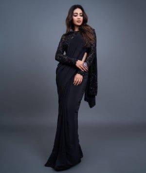 Black Saree Poses, Black Designer Saree, Sari Ideas, Black Sari, Stylish Saree, Nivetha Pethuraj, Festive Outfits, Saree Poses, Saree Fashion