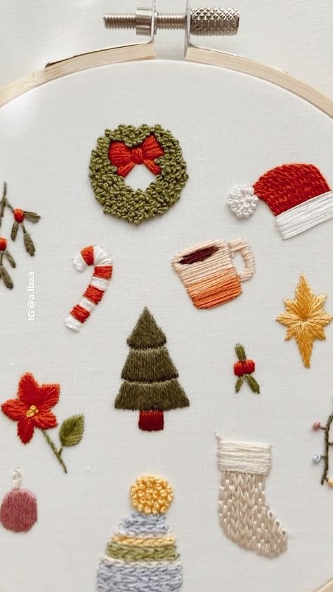 Easy Winter Embroidery, Simple Embroidery Christmas, Xmas Embroidery Ideas, Hand Embroidery Christmas Designs, Mini Christmas Embroidery, Simple Christmas Embroidery Patterns, Christmas Embroidery Simple, Embroidery Ideas Christmas, Embroidery Mittens