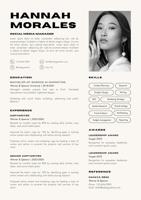 Cv Website, Cv Design Professional, Cv Original, Comunity Manager, Graphic Design Cv, Cv Inspiration, Unique Resume, Modern Resume Design, Marketing Resume